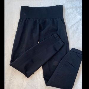 NVGTN Women Black Seamless Leggings- Medium